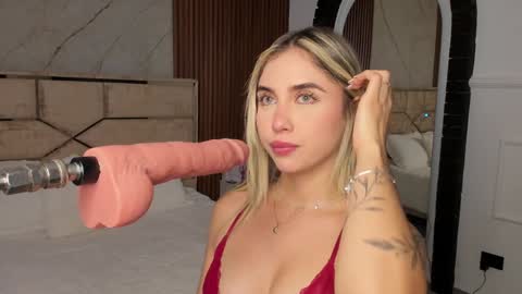 Emily Hendrix online show from 31, 12, 2024