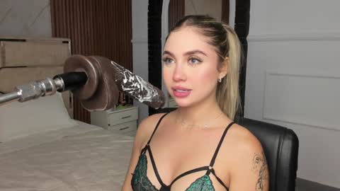 Emily Hendrix online show from 30, 1, 2025