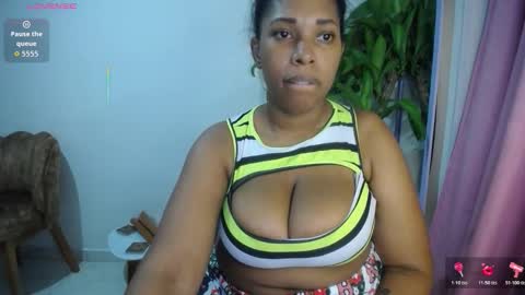 Snapshot of emilyhines__ chatting on 25, 11, 2025 Emilyhines online show from 25, 11, 2025