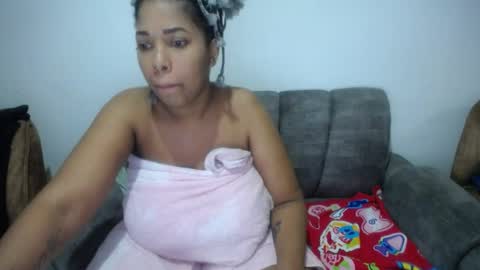 Snapshot of emilyhines__ chatting on 7, 6, 2026 Emilyhines online show from 7, 6, 2026
