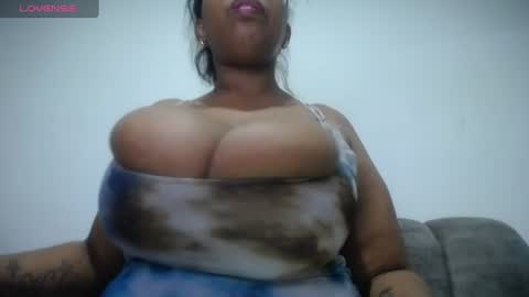 Snapshot of emilyhines__ chatting on 12, 7, 2026 Emilyhines online show from 12, 7, 2026