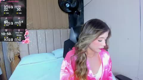 Snapshot of emilyjohnsoon_ chatting on 11, 4, 2026 EmilyJhonson online show from 11, 4, 2026