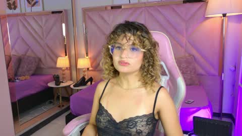 Emilyjonnes  online show from 6, 4, 2026