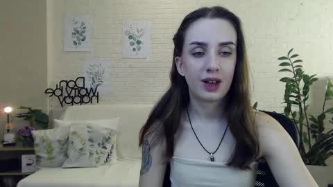 Snapshot of emilylayer chatting on 5, 1, 2025 Emyli online show from 5, 1, 2025