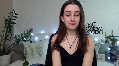 Snapshot of emilylayer chatting on 4, 2, 2025 Emyli online show from 4, 2, 2025