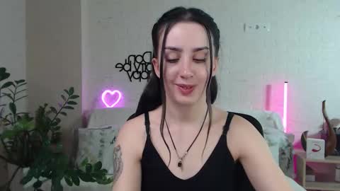 Snapshot of emilylayer chatting on 3, 3, 2025 Emyli online show from 3, 3, 2025