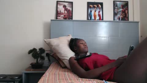 Emilly online show from 19, 2, 2025