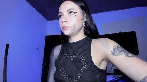  Emily Support me to have 100 likes plx online show from 15, 4, 2026