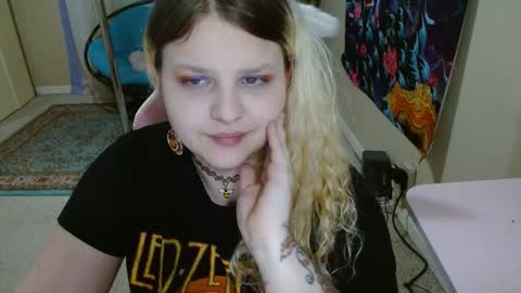 Snapshot of emilyshaze chatting on 21, 1, 2025 emily haze online show from 21, 1, 2025