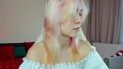 Snapshot of emilytrase chatting on 20, 4, 2026 Betty online show from 20, 4, 2026