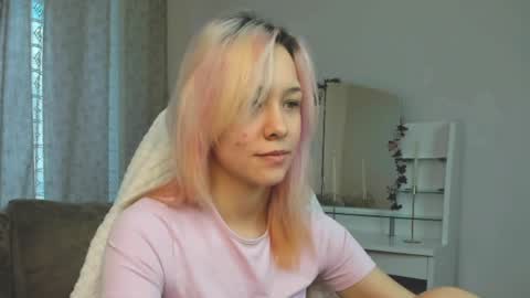 Snapshot of emilytrase chatting on 22, 4, 2026 Betty online show from 22, 4, 2026