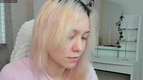 Snapshot of emilytrase chatting on 28, 4, 2026 Betty online show from 28, 4, 2026