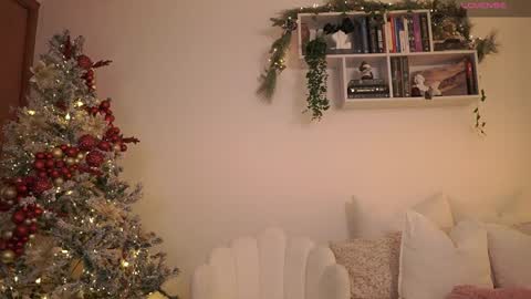 IG thickemmsss online show from 12, 12, 2024