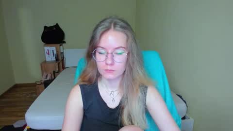 Snapshot of emilyy____ chatting on 16, 2, 2025 Emily online show from 16, 2, 2025