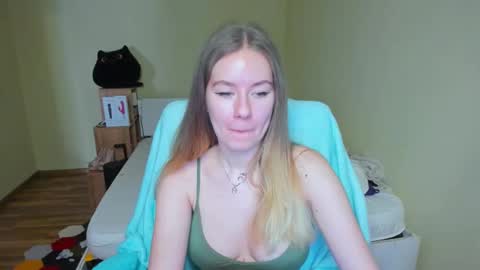 Snapshot of emilyy____ chatting on 8, 3, 2025 Emily online show from 8, 3, 2025