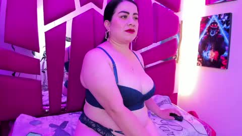 Snapshot of emilyy_moon_ chatting on 5, 6, 2026 Emilyy Moon online show from 5, 6, 2026