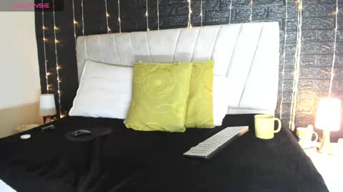Snapshot of emilyy_sexy01 chatting on 6, 12, 2024 emilyy_sexy01 online show from 6, 12, 2024