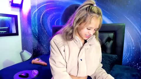 Snapshot of emilyy_sexy01 chatting on 1, 3, 2025 emilyy_sexy01 online show from 1, 3, 2025