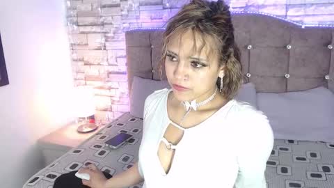 Snapshot of emilyy_sexy01 chatting on 10, 10, 2025 emilyy_sexy01 online show from 10, 10, 2025