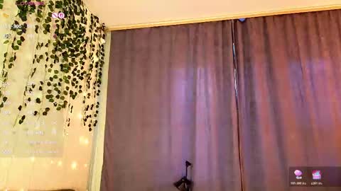 Snapshot of emimiy chatting on 11, 11, 2025 emimiy online show from 11, 11, 2025