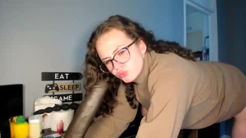 Snapshot of emliyjamesmjb chatting on 4, 3, 2025 emliyjamesmjb online show from 4, 3, 2025