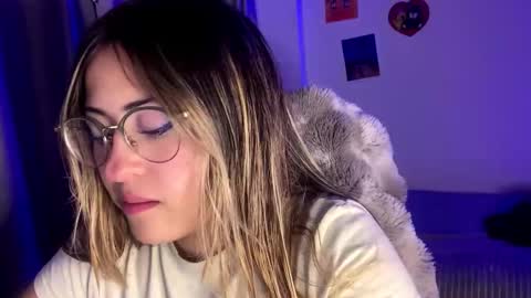 Snapshot of emma__bell_ chatting on 23, 10, 2025 Emma Is here online show from 23, 10, 2025