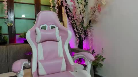 Snapshot of emma_ayala chatting on 1, 12, 2025 emma_ayala online show from 1, 12, 2025