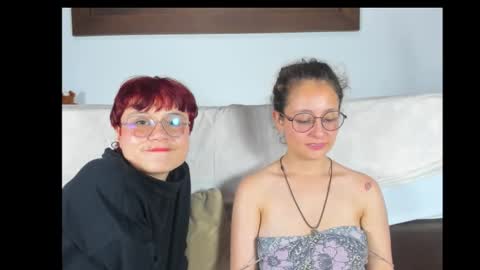 Snapshot of emma_belle02 chatting on 28, 9, 2025 Emma online show from 28, 9, 2025