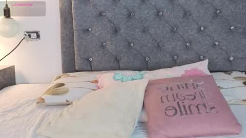 Snapshot of emma_blake__ chatting on 16, 12, 2025 Emma online show from 16, 12, 2025