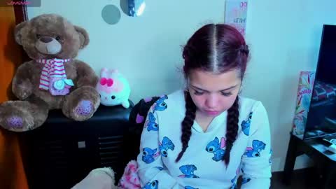 Snapshot of emma_boo_ chatting on 19, 4, 2026 emma_boo_ online show from 19, 4, 2026