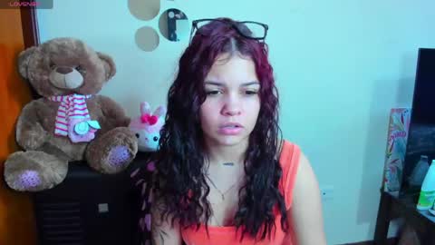 Snapshot of emma_boo_ chatting on 22, 4, 2026 emma_boo_ online show from 22, 4, 2026