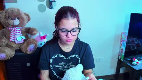 Snapshot of emma_boo_ chatting on 24, 4, 2026 emma_boo_ online show from 24, 4, 2026