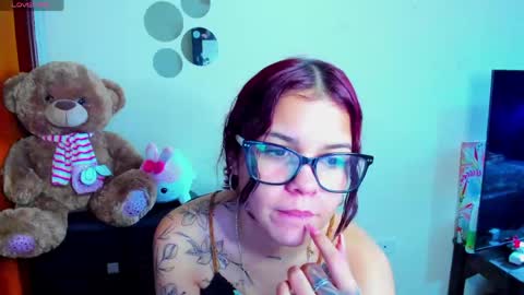 Snapshot of emma_boo_ chatting on 28, 4, 2026 emma_boo_ online show from 28, 4, 2026