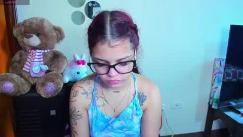 Snapshot of emma_boo_ chatting on 2, 5, 2026 emma_boo_ online show from 2, 5, 2026