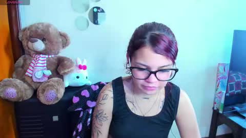 Snapshot of emma_boo_ chatting on 6, 5, 2026 emma_boo_ online show from 6, 5, 2026
