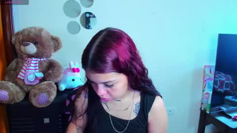 Snapshot of emma_boo_ chatting on 7, 5, 2026 emma_boo_ online show from 7, 5, 2026