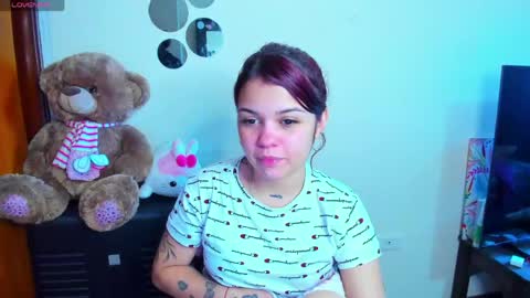 Snapshot of emma_boo_ chatting on 9, 5, 2026 emma_boo_ online show from 9, 5, 2026