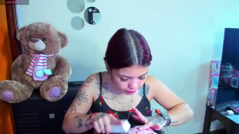 Snapshot of emma_boo_ chatting on 11, 5, 2026 emma_boo_ online show from 11, 5, 2026