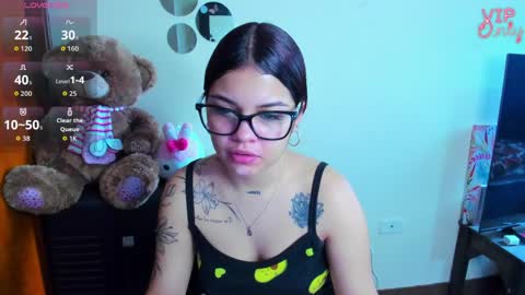Snapshot of emma_boo_ chatting on 17, 5, 2026 emma_boo_ online show from 17, 5, 2026