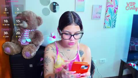 Snapshot of emma_boo_ chatting on 20, 5, 2026 emma_boo_ online show from 20, 5, 2026