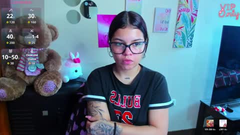 Snapshot of emma_boo_ chatting on 27, 5, 2026 emma_boo_ online show from 27, 5, 2026