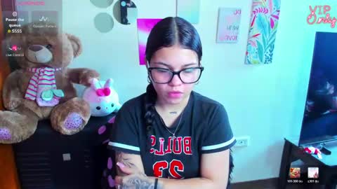 Snapshot of emma_boo_ chatting on 29, 5, 2026 emma_boo_ online show from 29, 5, 2026