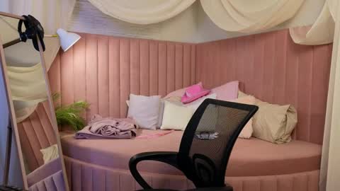 emma_chaser online show from 2, 4, 2026