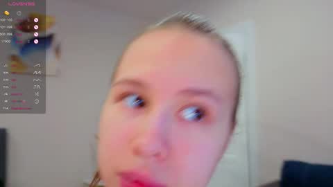 Snapshot of emma_clon chatting on 25, 11, 2025 Emma online show from 25, 11, 2025