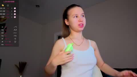 Snapshot of emma_clon chatting on 28, 11, 2025 Emma online show from 28, 11, 2025