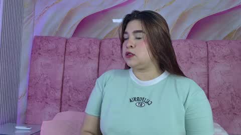 Snapshot of emma_curvy1 chatting on 14, 5, 2026 Emma online show from 14, 5, 2026