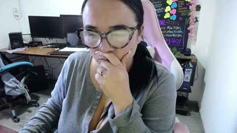 Snapshot of emma_evans07 chatting on 22, 1, 2025 emmy online show from 22, 1, 2025