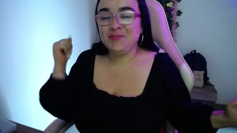 Snapshot of emma_evans07 chatting on 5, 3, 2025 emmy online show from 5, 3, 2025