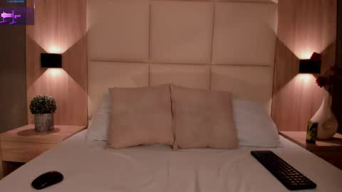 E M M A online show from 15, 11, 2025