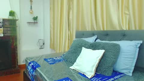Snapshot of emma_hassani chatting on 18, 4, 2026 Tell me Emma online show from 18, 4, 2026